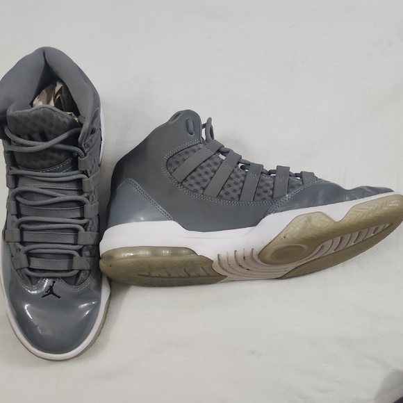 Nike Jordan Max Aura Cool Gray Athletic Shoes - Picture 5 of 7